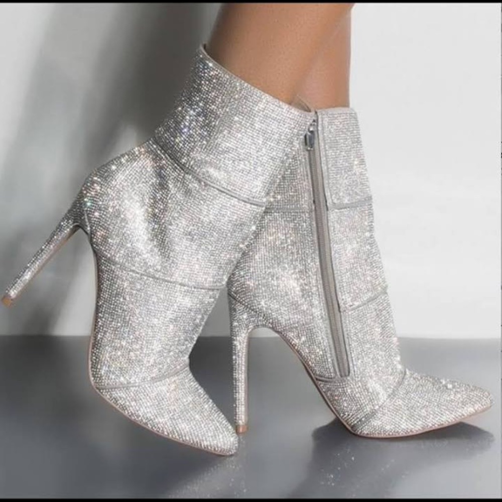 💎 BLING BLING 💎 Stunning Steve Madden Booties!